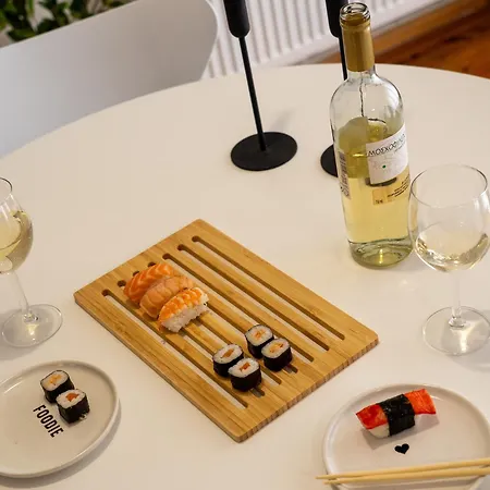 Aristoteluos By The Sea Daire *